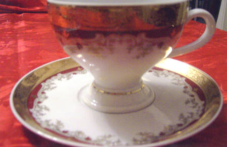 Thu387 Footed Cup & Saucer Set
