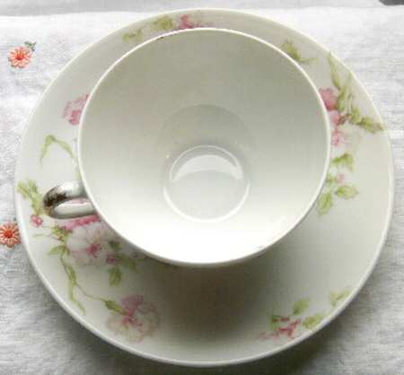 THO416 Flat Cup & Saucer Set