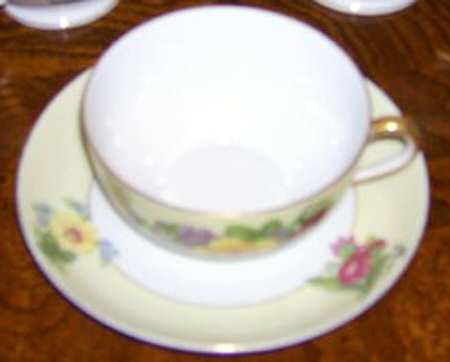 17715 Flat Cup & Saucer Set