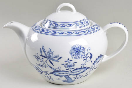 Blue Onion (Czech Republic) Teapot & Lid