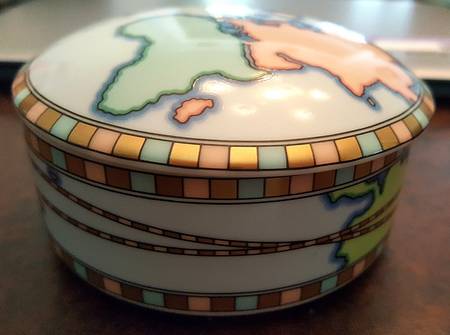 World Discovery 4" Round Box & Lid