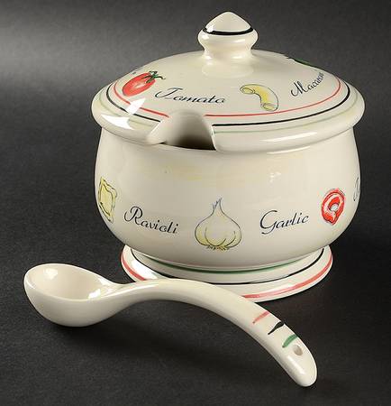 Pasta Party Sauce Boat & Lid with Ladle