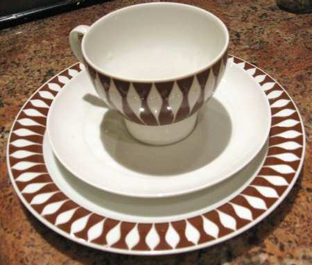 THO438 Footed Cup & Saucer Set