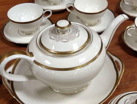 01-173 Teapot & Lid