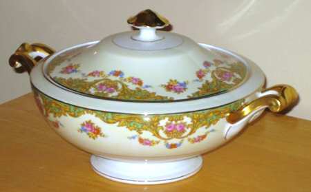 18379 Round Covered Vegetable