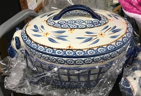 Old World Blue Figural Oval Baker & Lid with Basket