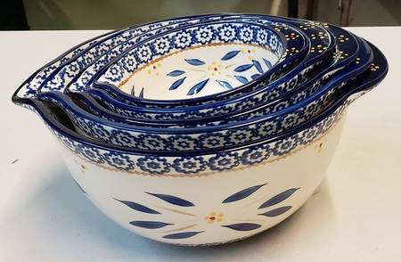 Old World Blue Nesting Bowls with Spout - Set of 5 (7", 8", 9", 11" & 12")