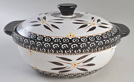 Old World Black 3.5 Quart Round Covered Casserole