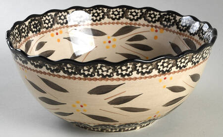 Old World Black 8" Scalloped Bowl