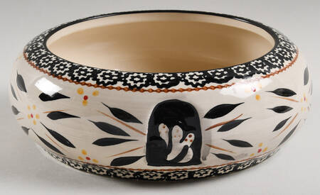 Old World Black 1.5 Quart Bowl for Beehive Canister