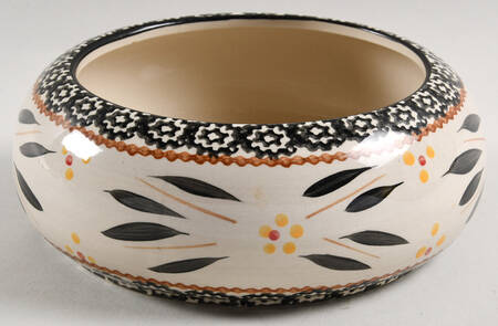 Old World Black 1 Quart Bowl for Beehive Canister