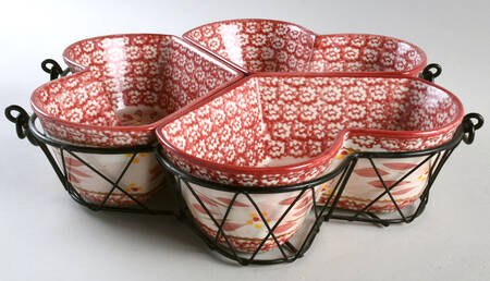 Old World Cranberry 4pc Heart Baker Set (3 Bakers & Metal Stand)