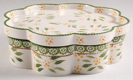 Old World Green 1.5 Qt Flower Shaped Baker & Lid-It