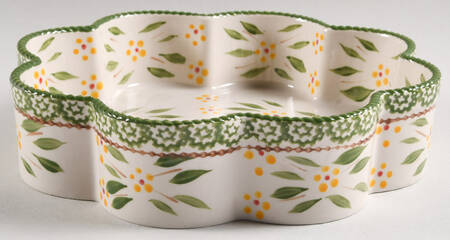Old World Green 1.5 Qt Flower Shaped Baker