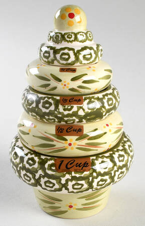 Old World Green Figural Measuring Measuring Cup Set & Lid
