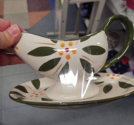 Old World Green Gravy Boat & Underplate