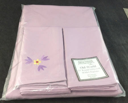 Old World Lilac 70" Round Tablecloth