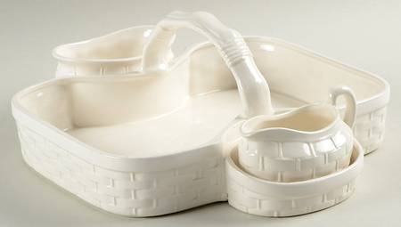 TIC93 Strawberry Basket W/Creamer & Open Sugar