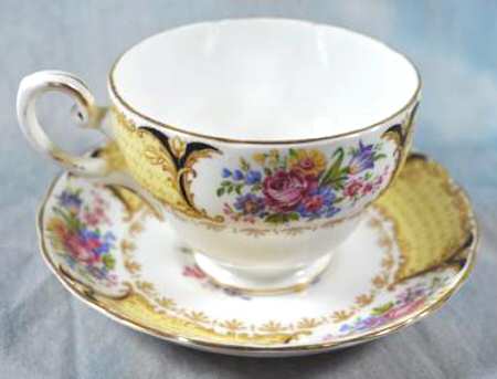 C9393 Footed Cup & Saucer Set