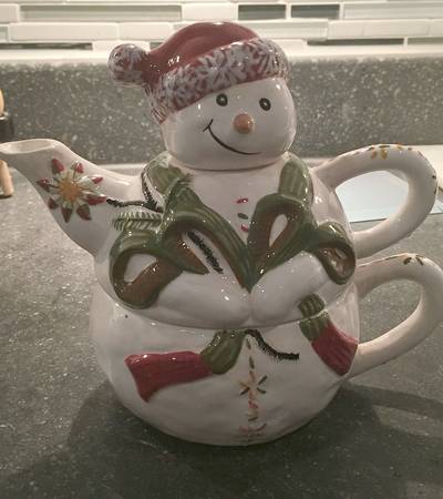 Jingle Bell Individual Teapot & Lid with Cup