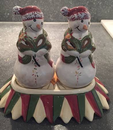 Jingle Bell Salt & Pepper Set
