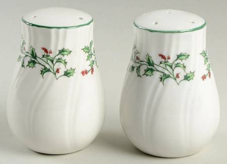 Holly Leaf Salt & Pepper Set