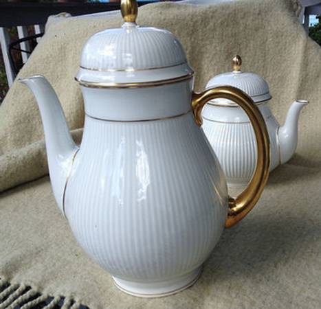 137 Coffee Pot & Lid