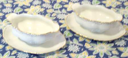 THU425 Gravy Boat with Attached Underplate