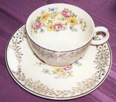 TST993 Footed Cup & Saucer Set