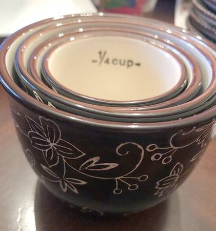 Floral Lace Black Measuring Cup Set (1 Cup,1/2 Cup,1/3 Cup,1/4 Cup)