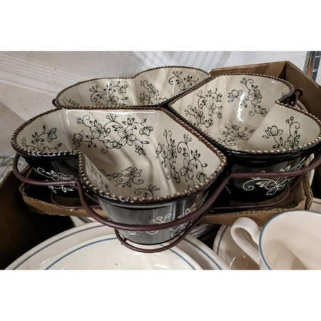 Floral Lace Black 4pc Heart Baker Set (3 Bakers & Metal Stand)