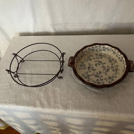 Floral Lace Black 10" Pie Baking Plate w/Plastic Lid & Metal Stand