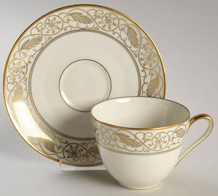 2587 Flat Cup & Saucer Set by Tirschenreuth