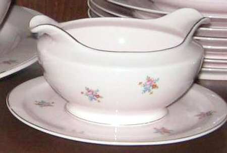 20219 Gravy Boat with Attached Underplate