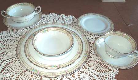 THU434 Footed Cup & Saucer Set