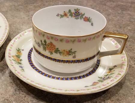THU439 Flat Cup & Saucer Set