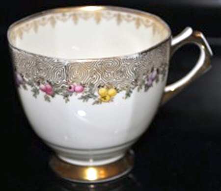 G135A Footed Cup