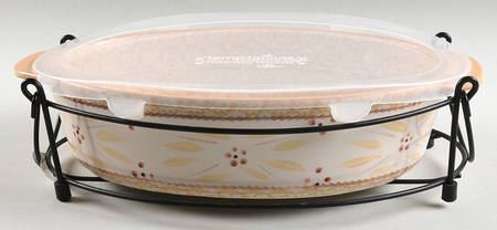 Old World Cream 13" Oval Baker w/Plastic Lid, Lid-It & Metal Stand