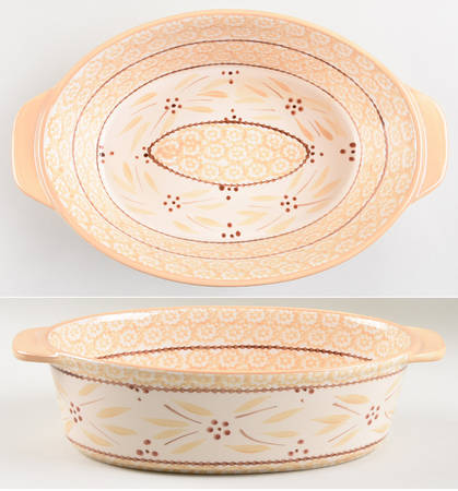 Old World Cream 11" Oval Baker