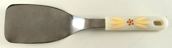 Old World Cream Metal Spatula