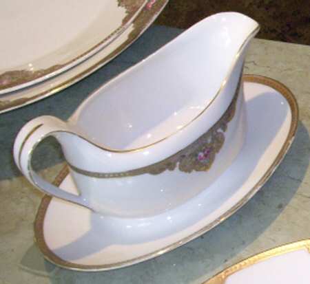 TIR607 Gravy Boat with Attached Underplate