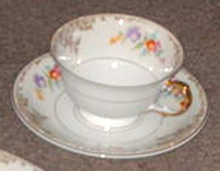 THU448 Footed Cup & Saucer Set
