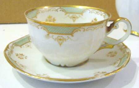1092 Footed Cup & Saucer Set