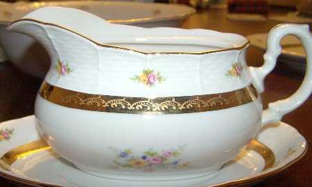 THU459 Gravy Boat & Underplate