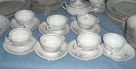 THU462 Footed Cup & Saucer Set