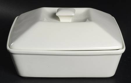 Nova White 2 Quart Square Casserole with Ceramic Lid