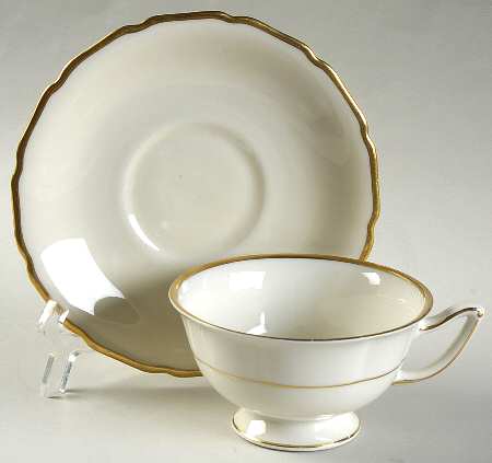 01300 Footed Cup & Saucer Set