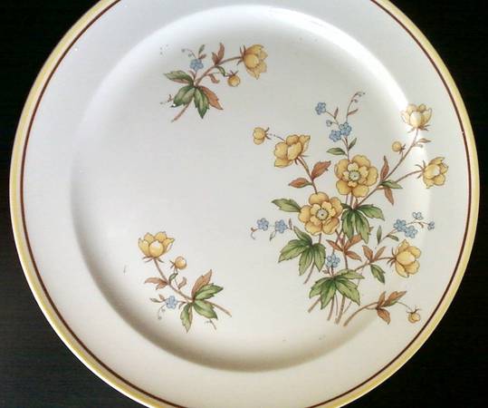 Buttercup (Yellow and Brown Bands) Dinner Plate