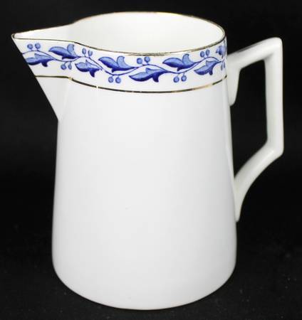 8117 Creamer