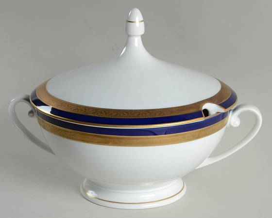 TIR643 Tureen &  Lid by Tirschenreuth